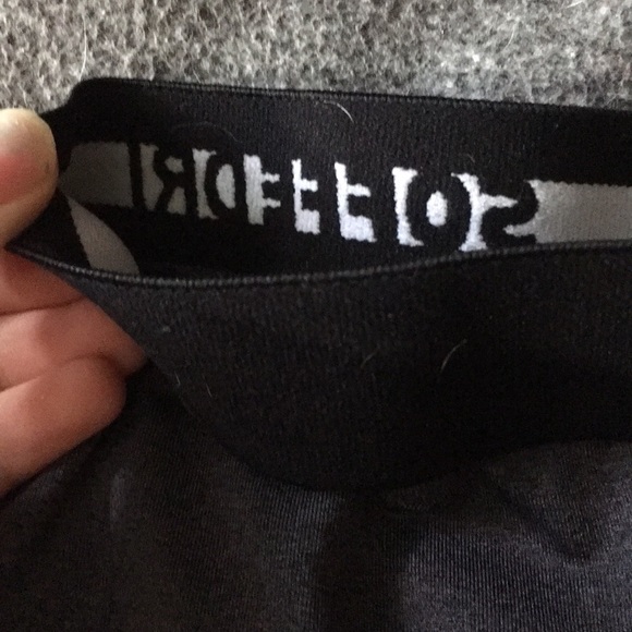 Spandex - Picture 3 of 5